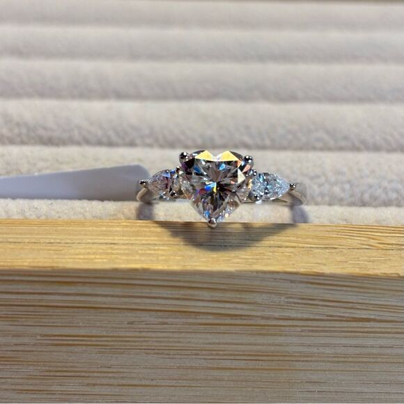 Elegant Silver Heart-Shaped Ring - Picture 1 of 5